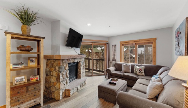 River Run Condo w/Slope Views from Balcony, Walk To Gondola/Shops/Dining!