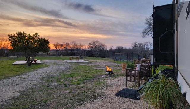 River RV, Romance Glamping Pup Paradise Riverside