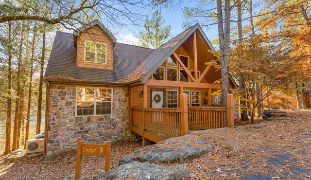 River's Creek 4 Bedroom Cabin by RedAwning