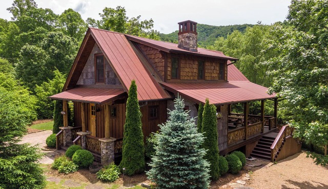 River's Edge at Eagles Nest River Club, private fishing on Elk River, hot tub