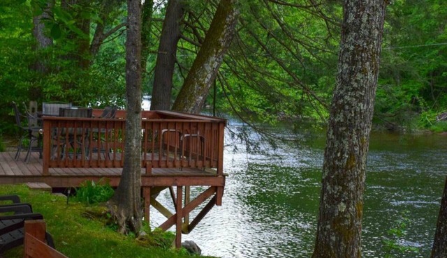 River’s Edge Cabin- Perfect for Romance/Outdoor Adventures/Relaxation