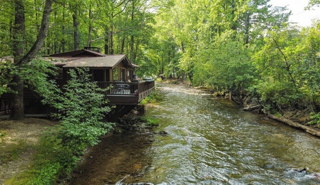 River's Edge - Ultimate Riverfront Cabin w/Hot Tub