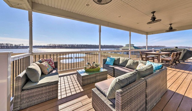 'River's Paradise' w/ Balcony: Dtwn Location!