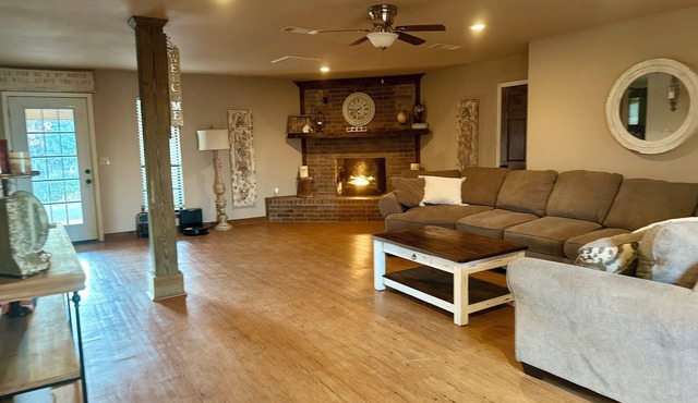 River side house, boat dock, wifi, pets welcome, kid friendly, try us out