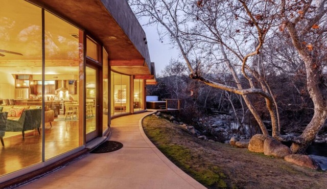 River Spirit- Arquitectural wonder of the Sequoias