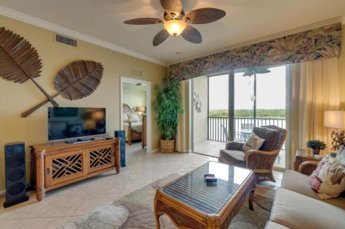 River Strand Country Club Condo with Pool Access!