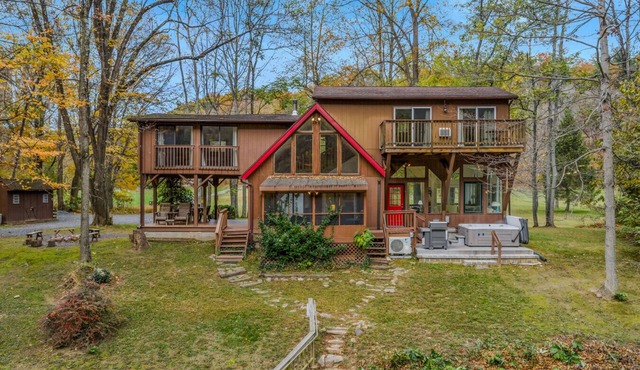 River Time Cabin -riverfront, wifi, screen porch, 3 king beds, view, wood stove