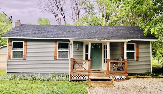 River Time Cottage Get Away! 1/2 Mile from Current River!