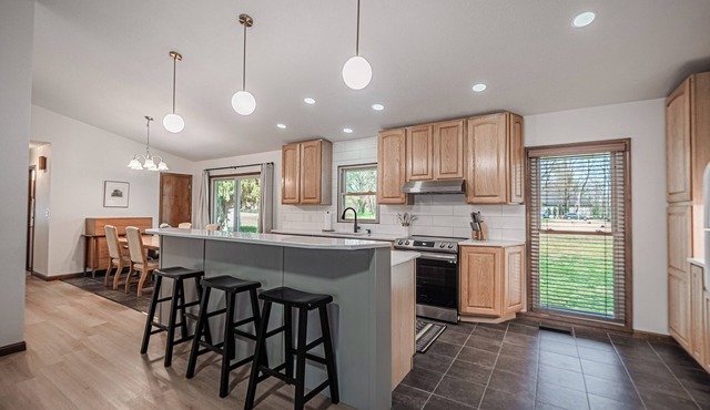 River Town Retreat: Modern 3BR Home in the Heart of Newburgh