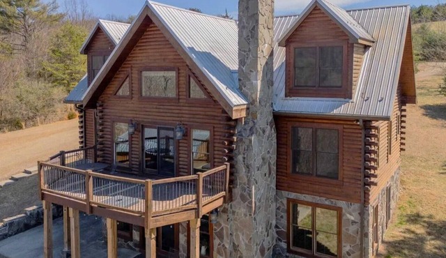 River Trail Lodge-Guest Fav Log Home-Retreat with Fire Pit & Game Room-Pets :]