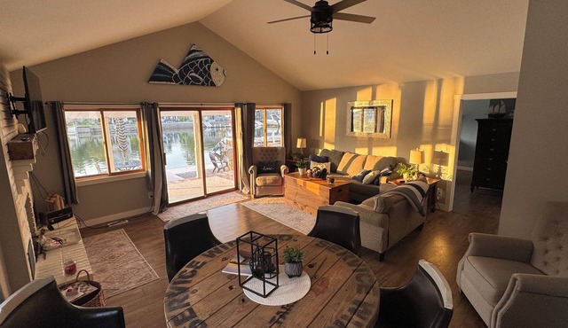 River Trail Retreat by the Bay