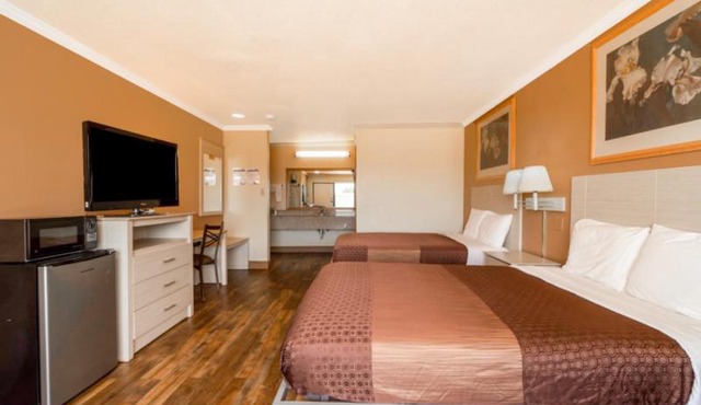 River Valley Motor Inn