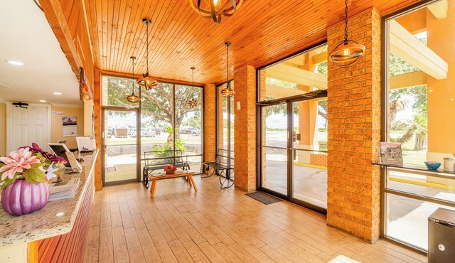 River Valley Motor Inn