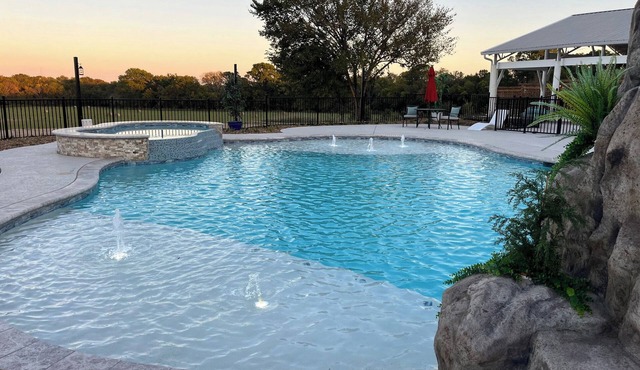 River Valley Place-Pool Spa Pickleball GameBarn EV