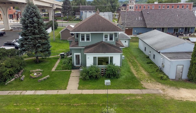 River View 3-bedroom home in downtown Wabasha, MN