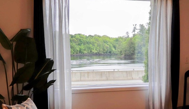 River View by the Border, stylish cozy centrally located in downtown St Stephen!