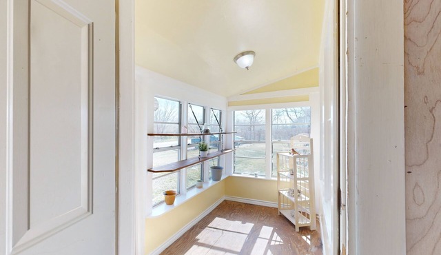 River view dog-friendly home with patio, well-equipped kitchen, W/D, & AC