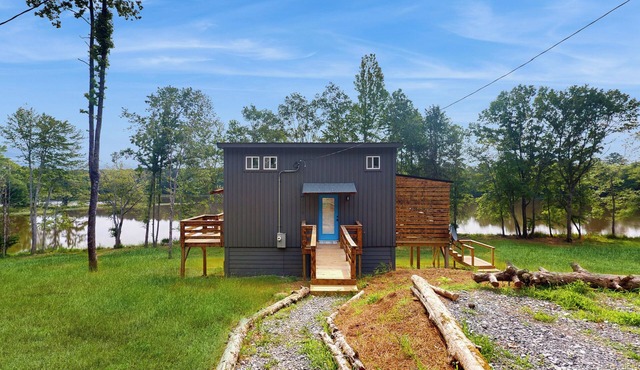 River-View Home w/Fire Pit & Grill!