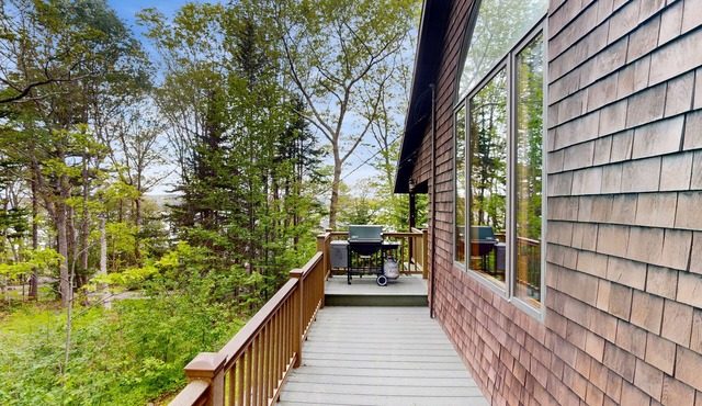 River view home w/lovely deck, views & fireplace