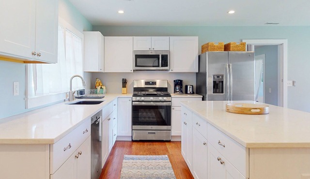 River-view house close to attractions with pool, firepit, washer/dryer, & grill