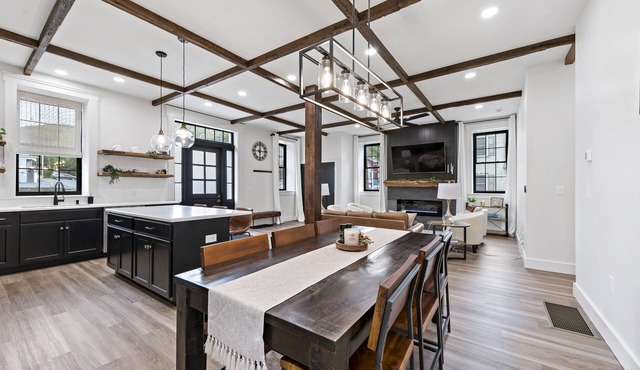 River view in Port Clinton! Minutes from Hawk Mountain, Cabela's!