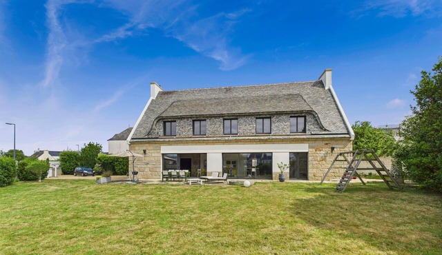 River View – Spacious House and Garden for 10