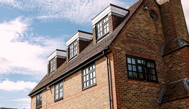 River View - Stunning Garden Flat w/Free Parking - Pass the Keys