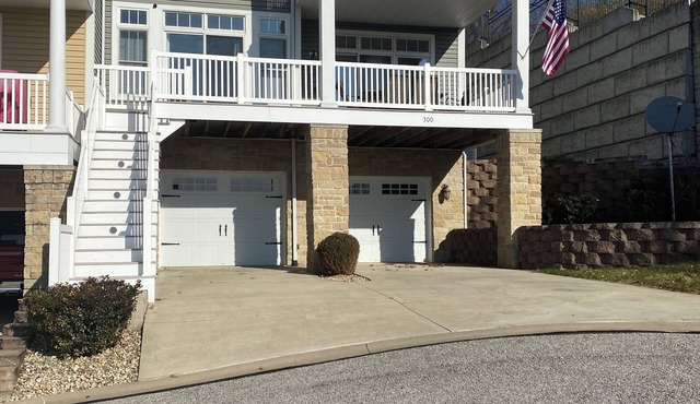 River View TH w/Patio- 1 block from Main St