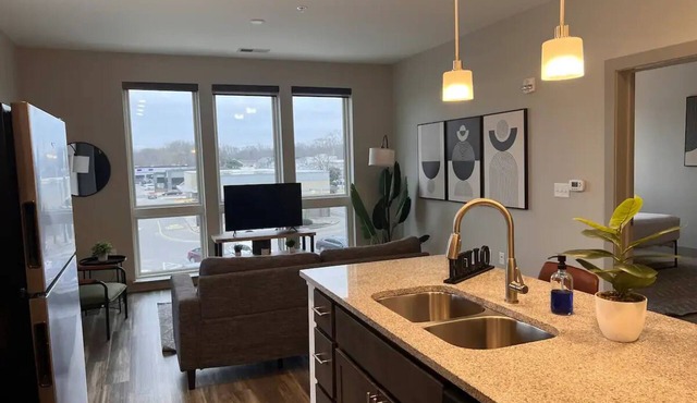 River Views & Monon Trail Steps Away: Chic Oasis