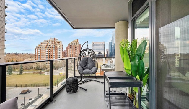 River Views w XL Patio, Parking, Office, 2BR