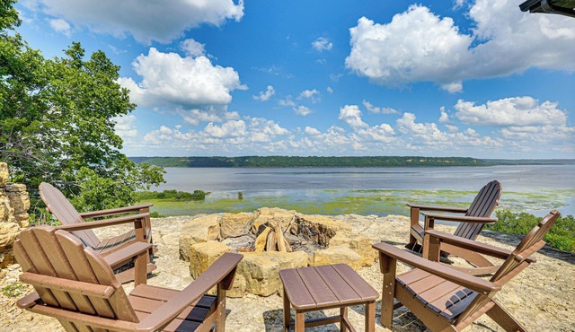 River Views + Wraparound Deck: Dubuque Getaway