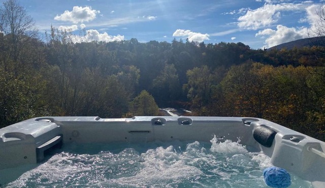 River Villa with amazing view + Jacuzzi, Garden, Forest access