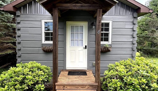 River Walk Cabins: Flower Cabin