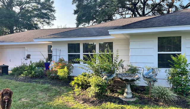 River Walk Cottage near ALL SETX hospitals & refineries!