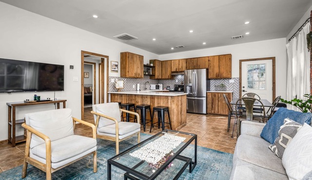 River Walk | Fire Pit | BBQ | Sleeps 17 | 3 Cabins