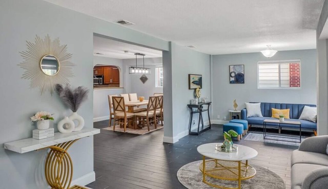 River Walk Haven - Spacious Retreat in San Antonio, TX.