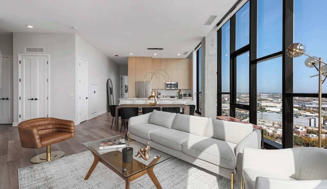 River West 3BR Penthouse Duo: Skyline Comfort