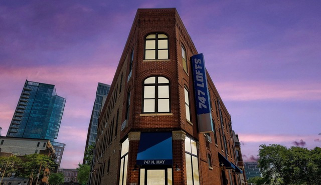 River West, Second Floor Chicago by 747 Lofts