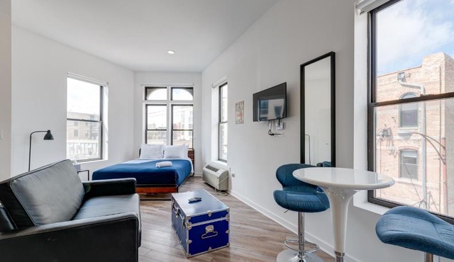 River West, Second Floor Chicago by 747 Lofts