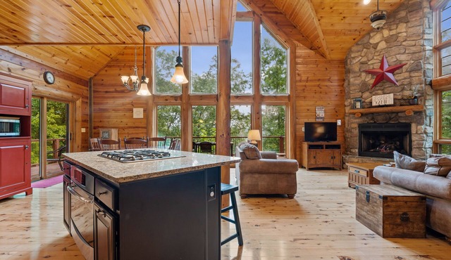 River Woods Retreat:10min to River, L2 EV, Hikes, 2 Fireplaces, Hottub, SP 10mi