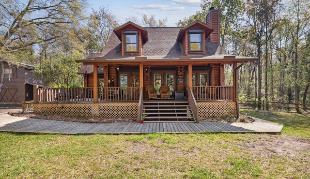 Riverbank Cabin-Saint Mary’s, Kingsland, and Amelia Island with pool and firepit