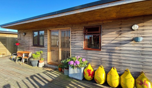 Riverbank Retreat- a wonderful self contained cabin on the river, by the sea.