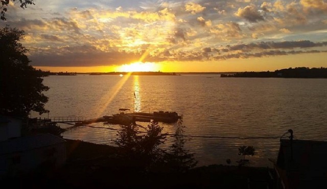 Riverbay Adventure Inn