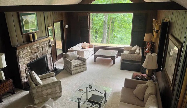 Riverbend: A beautiful country 4-bedroom house in Dexter.