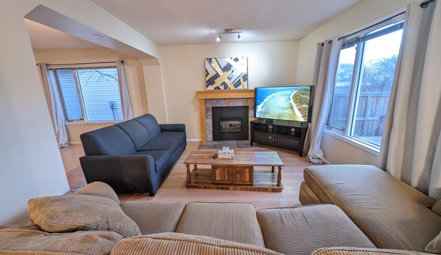 Riverbend Abode 5m to Fish Creek + W/D-BathTub