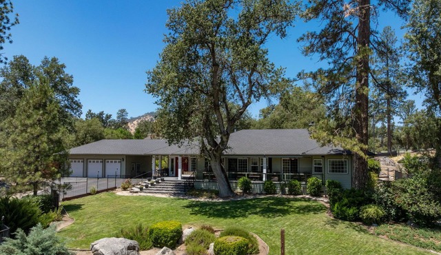 Riverbend Retreat, 5 bedrooms, 3200 sq ft hot tub, pond, pool, gym, and bar.