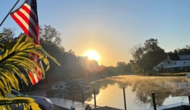 RIVERBEND RETREAT LOWER UNIT WATERFRONT W/HOT TUB OPEN YEAR ROUND