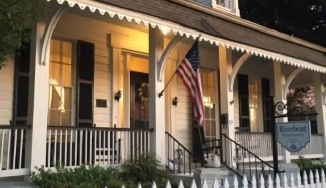 Riverboat Bed & Breakfast