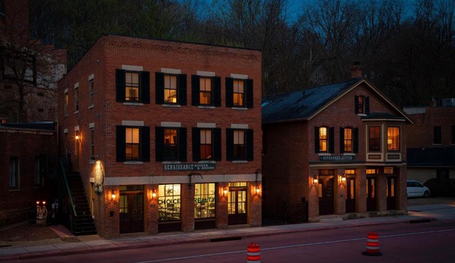 Riverboat Suites