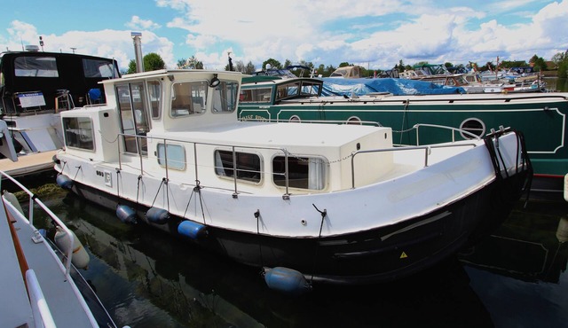 Riverboat with dockside terrace or navigation option WITHOUT PERMIT